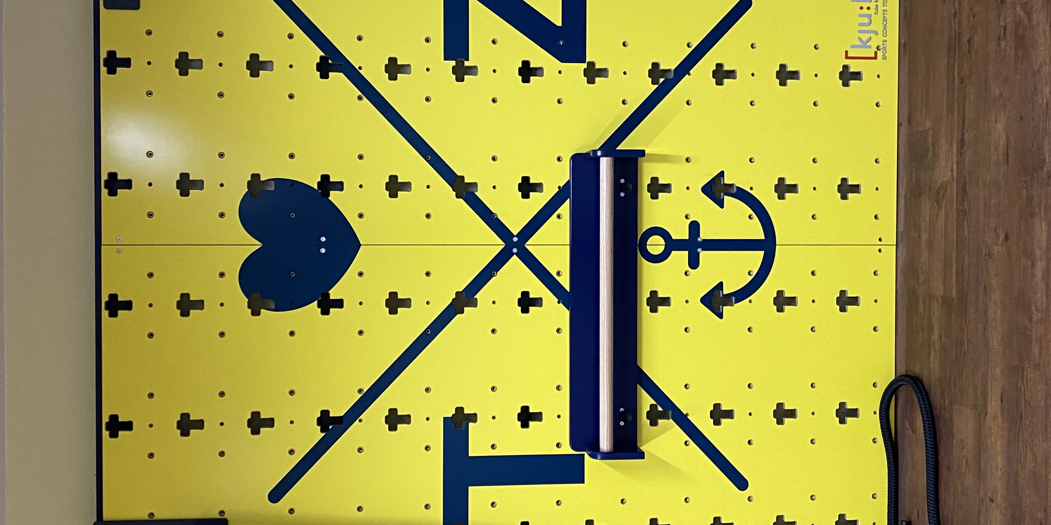 IMG_3534 Sportwand mit Logo Therapiezentrum Axel Lieb