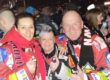 AxeLieb mit zwei Damen beim Eishockey. Therapiezentrum Axel Lieb unterstützt das Bundesliga Eishockey Team der Fishtown Pinguins aus Bremrhaven.